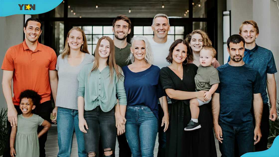 Kurt Warner's family takes a family picture Kurt Warner's family takes a family picture