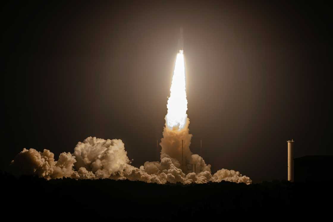 Satellite broadband will bring coverage to remote areas will also supply internet to passenger planes Satellite broadband will bring coverage to remote areas will also supply internet to passenger planes