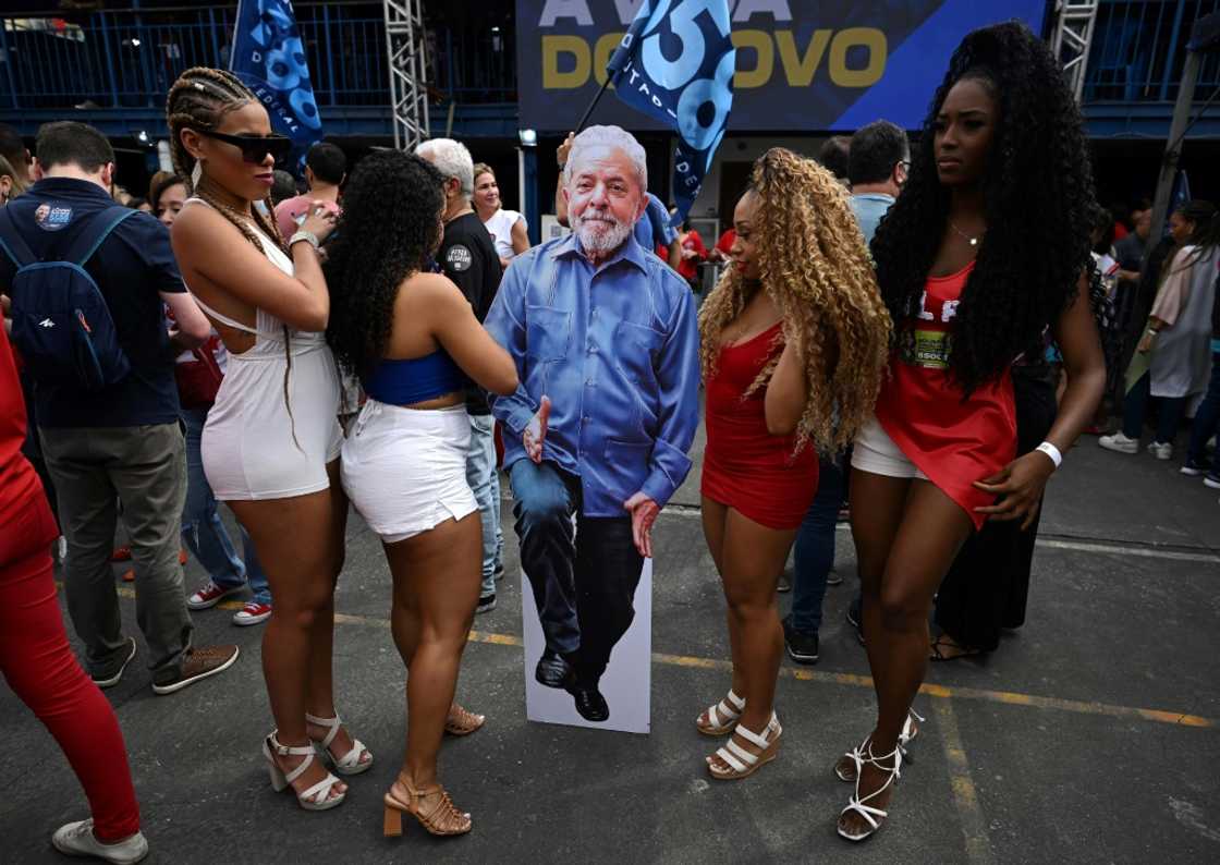 Luiz Inacio Lula da Silva chose the Portela samba school for one of his final election rallies Luiz Inacio Lula da Silva chose the Portela samba school for one of his final election rallies