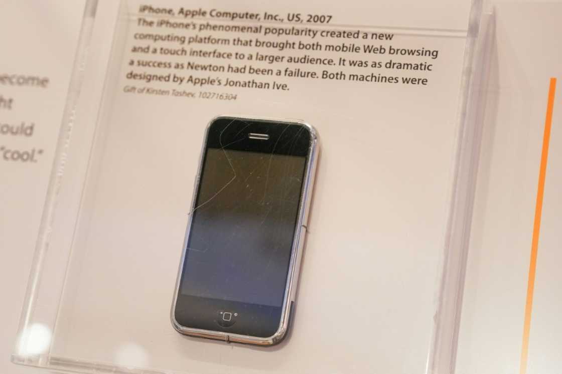 Apple has been making inroads in business, getting help from iPhone lovers using their smartphones for work and Macs becoming more compatible with programs used on the job Apple has been making inroads in business, getting help from iPhone lovers using their smartphones for work and Macs becoming more compatible with programs used on the job