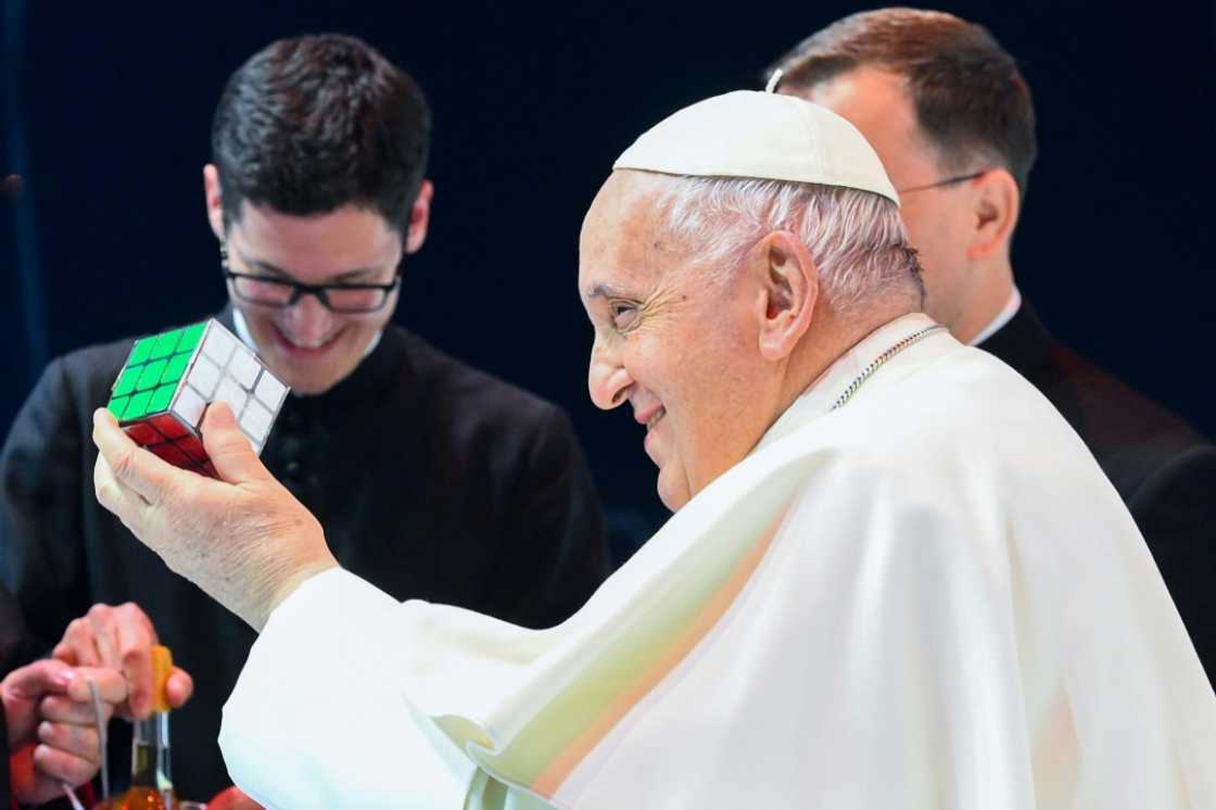 Pope Francis takes on the mystery of the cube Pope Francis takes on the mystery of the cube