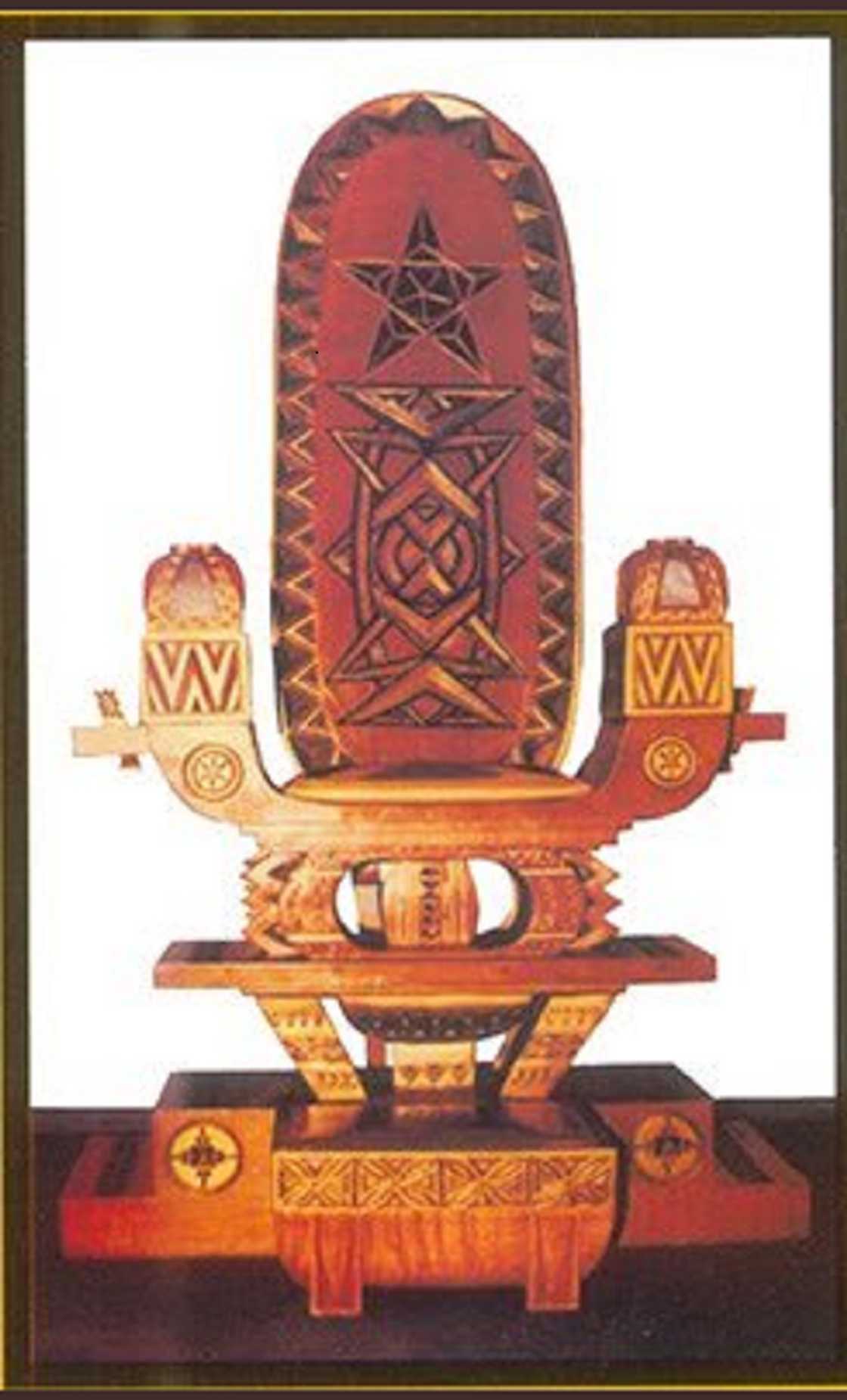 State artiste Kofi Antubam pioneered the massive use of Adinkra in Ghanaian arts State artiste Kofi Antubam pioneered the massive use of Adinkra in Ghanaian arts