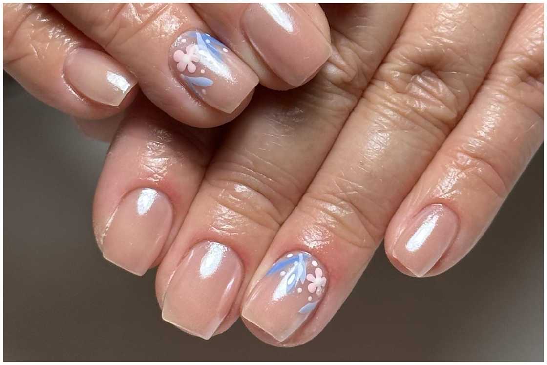 Short glazed doughnut nails with floral accent Short glazed doughnut nails with floral accent