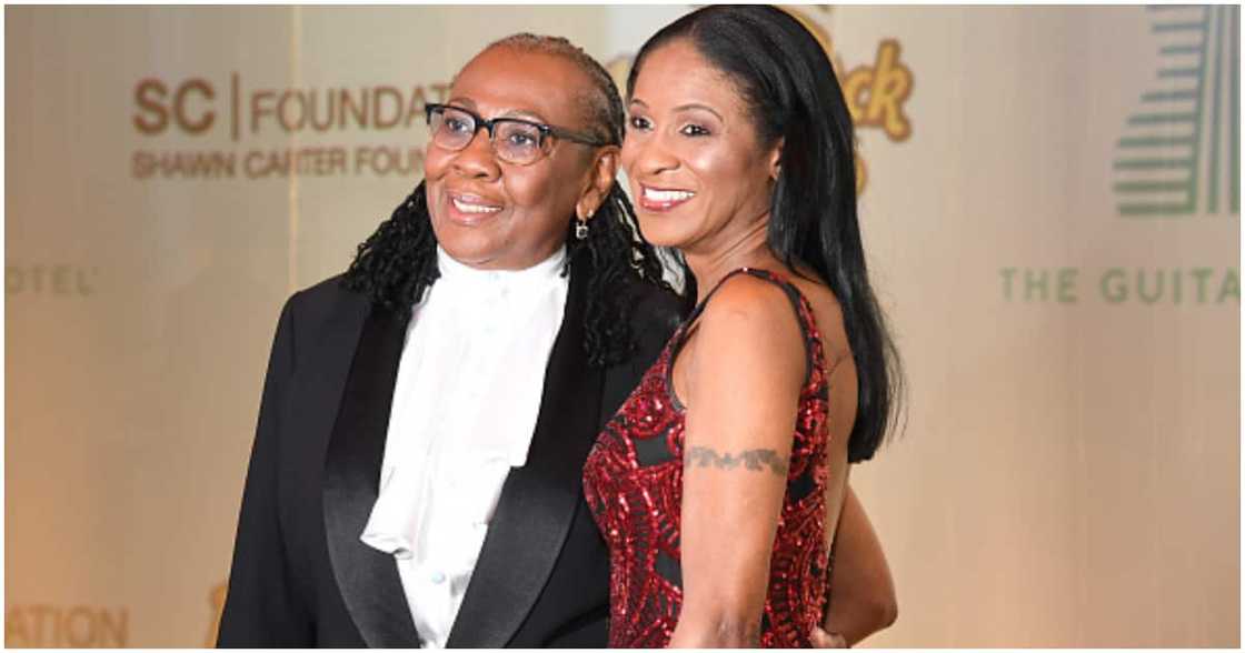 Jay-Z's mum Gloria Carter gets married to longtime lover Roxanne Wilshire. Jay-Z's mum Gloria Carter gets married to longtime lover Roxanne Wilshire.