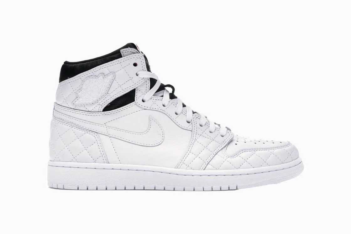 Jordan 1 Retro High Charlotte Hornets Foundation Black/White is on a white background Jordan 1 Retro High Charlotte Hornets Foundation Black/White is on a white background