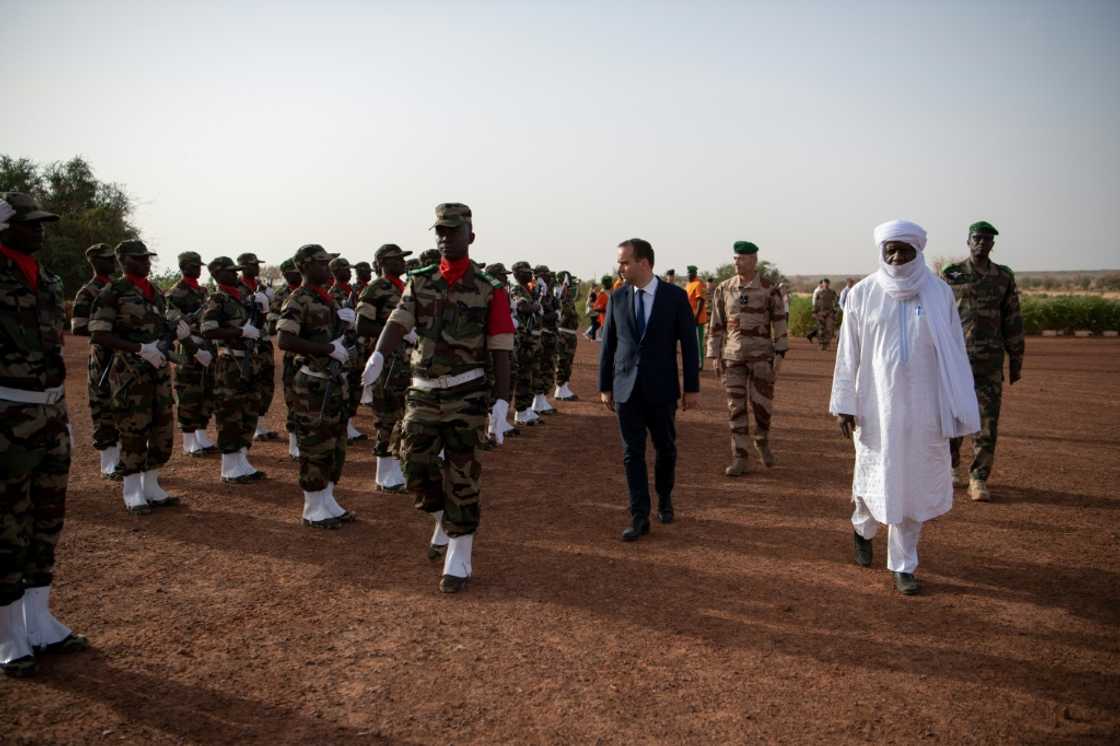 Paris is expected to have over a thousand personnel in Niger after the Mali redeployment, providing air support and training Paris is expected to have over a thousand personnel in Niger after the Mali redeployment, providing air support and training