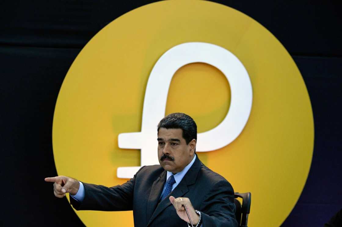 El presidente de Venezuela Nicolás Maduro el 20 de febrero de 2018 al anunciar el lanzamiento de una criptomoneda denominada "Petro" El presidente de Venezuela Nicolás Maduro el 20 de febrero de 2018 al anunciar el lanzamiento de una criptomoneda denominada "Petro"