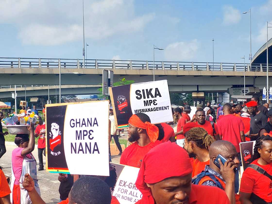 Scores of Ghanaians have poured onto the streets of Accra demanding for Akufo-Addo and Dr Bawumia's resignation over the current economic crisis