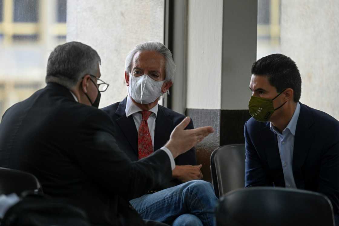 Guatemalan journalist Jose Ruben Zamora (C), president of the newspaper El Periodico, speaks to his lawyer (L) and his son Jose Zamora, during a break in his hearing at the Justice Palace in Guatemala City, on August 8, 2022 Guatemalan journalist Jose Ruben Zamora (C), president of the newspaper El Periodico, speaks to his lawyer (L) and his son Jose Zamora, during a break in his hearing at the Justice Palace in Guatemala City, on August 8, 2022
