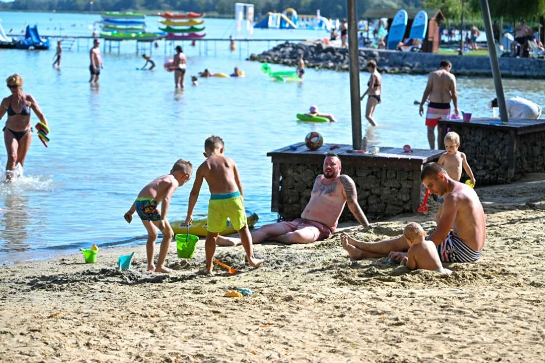 The lake receives 2.8 million visitors each year, mostly Hungarians