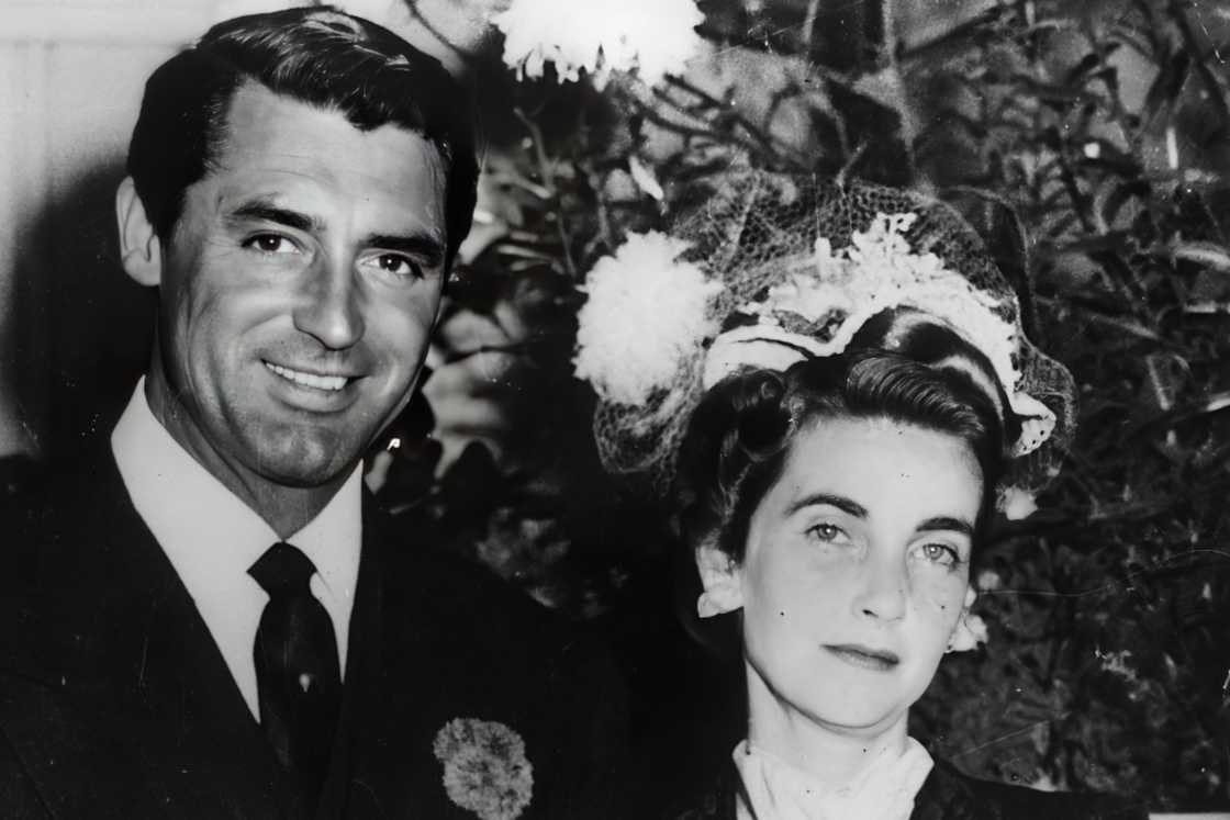 Film star Cary Grant (L) and Woolworth heiress Barbara Hutton (R) Film star Cary Grant (L) and Woolworth heiress Barbara Hutton (R)