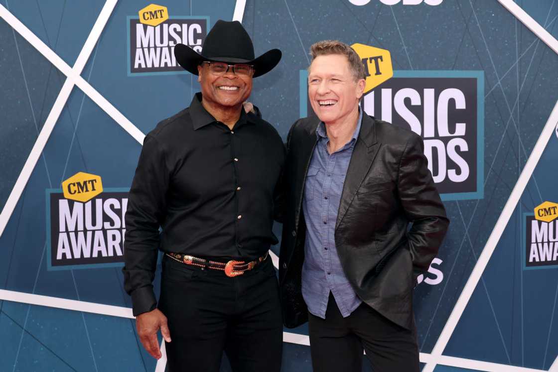 Is Devin Singletary related to Mike Singletary Is Devin Singletary related to Mike Singletary