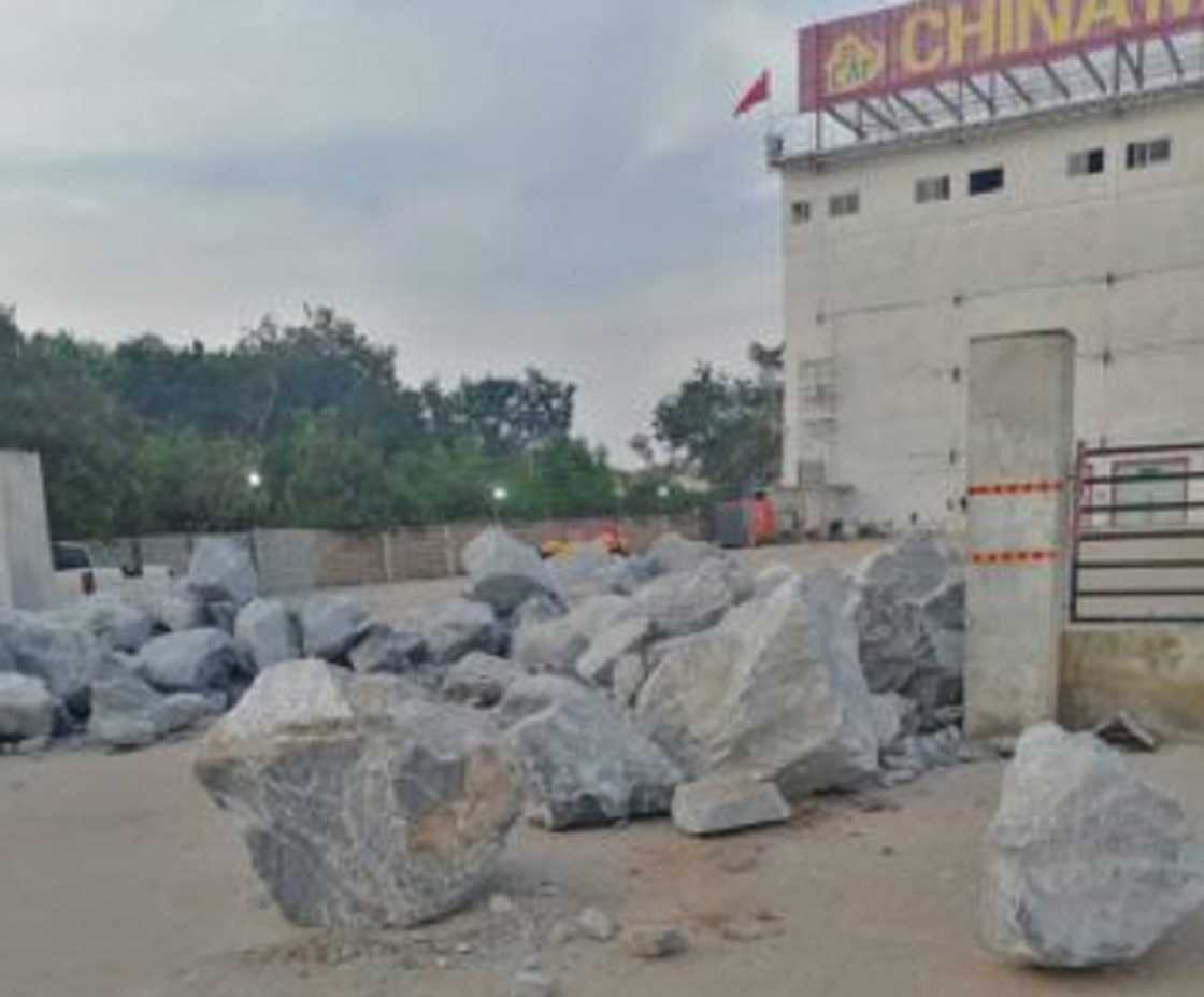 West Hills Mall manager arrested for blocking road to China Mall with rocks