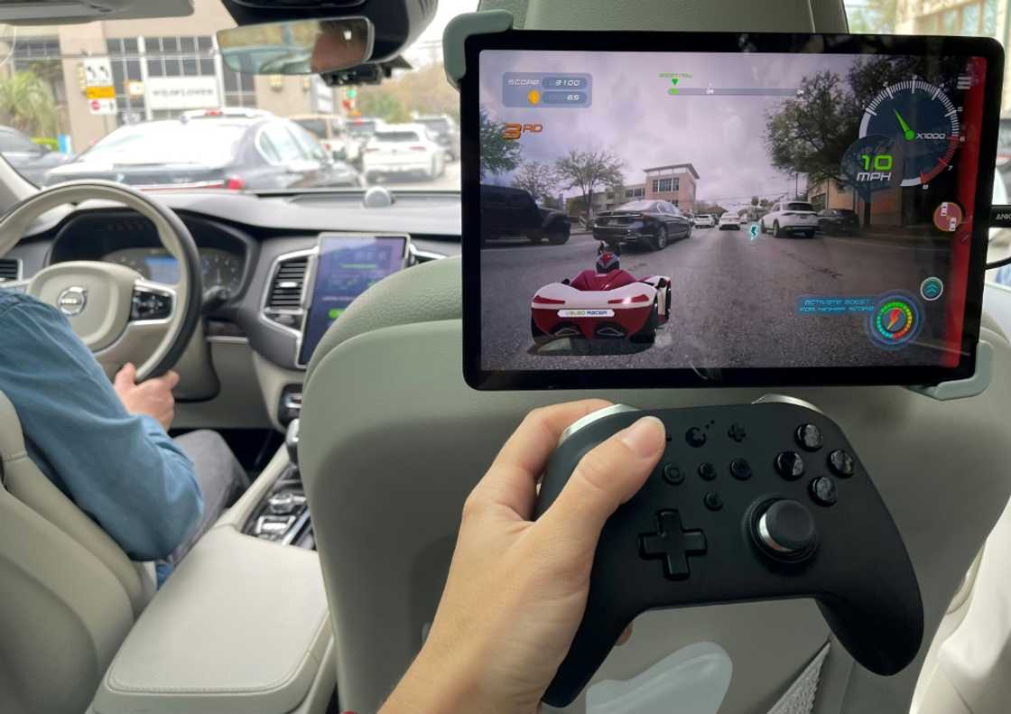 A journalist tests extended reality video game Valeo Racer A journalist tests extended reality video game Valeo Racer