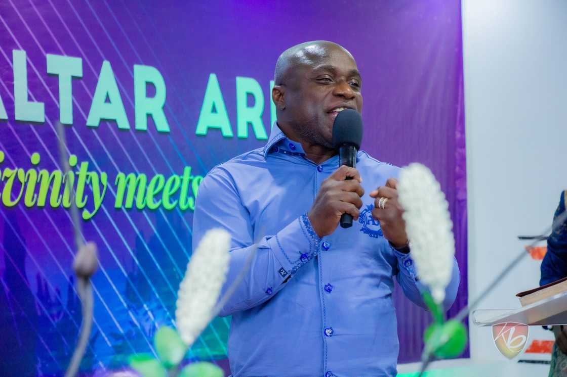 A member of the Board of Trustees of the National Cathedral project, Rev. Victor Kusi-Boateng has shaded North Tongu MP, Samuel Okudzeto Ablakwa during his Sunday Church Service A member of the Board of Trustees of the National Cathedral project, Rev. Victor Kusi-Boateng has shaded North Tongu MP, Samuel Okudzeto Ablakwa during his Sunday Church Service