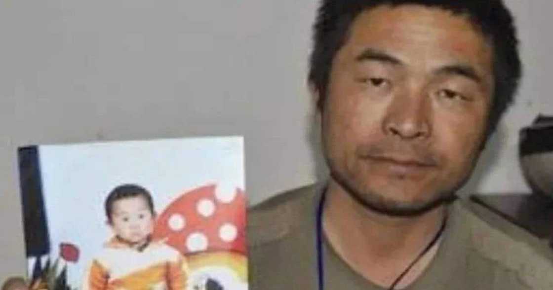 Guo Gangtang reunites with son who was abducted 24 years ago. Guo Gangtang reunites with son who was abducted 24 years ago.