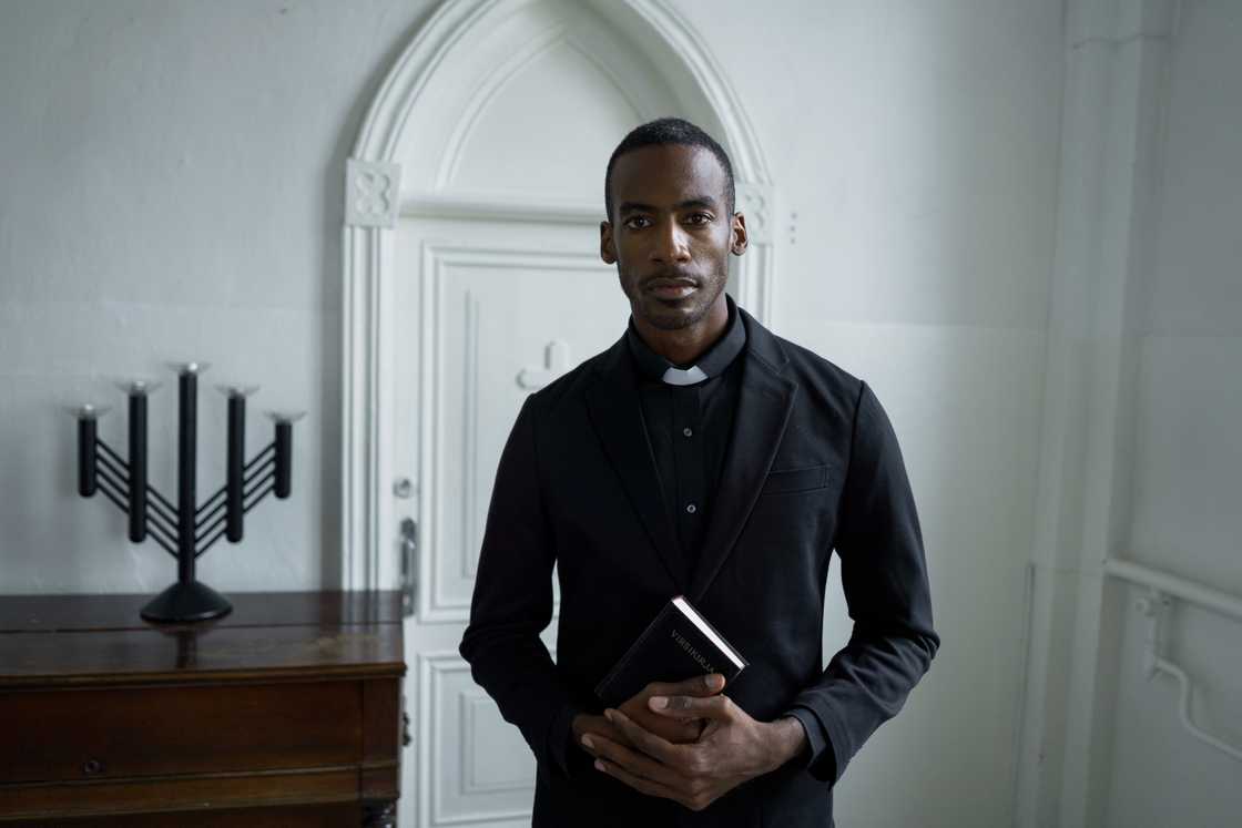 Who is a Christian according to the Bible? Who is a Christian according to the Bible?