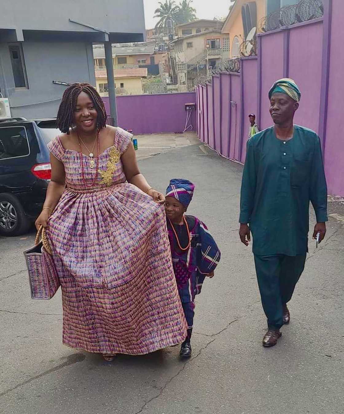 Creative woman turns pure water sachets into dress. Creative woman turns pure water sachets into dress.