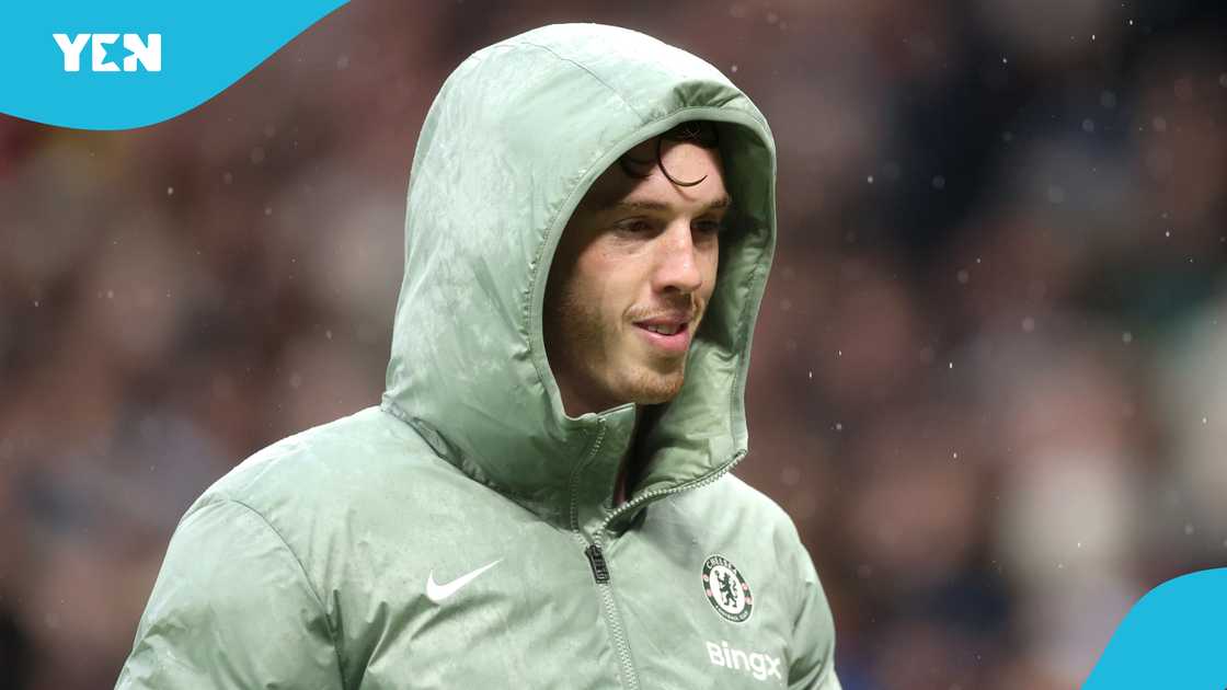 Cole Palmer, Enzo Maresca, Chelsea, Manchester United, Old Trafford, Robert Sanchez, Trevoh Chalobah, Sanchez's red card. Cole Palmer, Enzo Maresca, Chelsea, Manchester United, Old Trafford, Robert Sanchez, Trevoh Chalobah, Sanchez's red card.