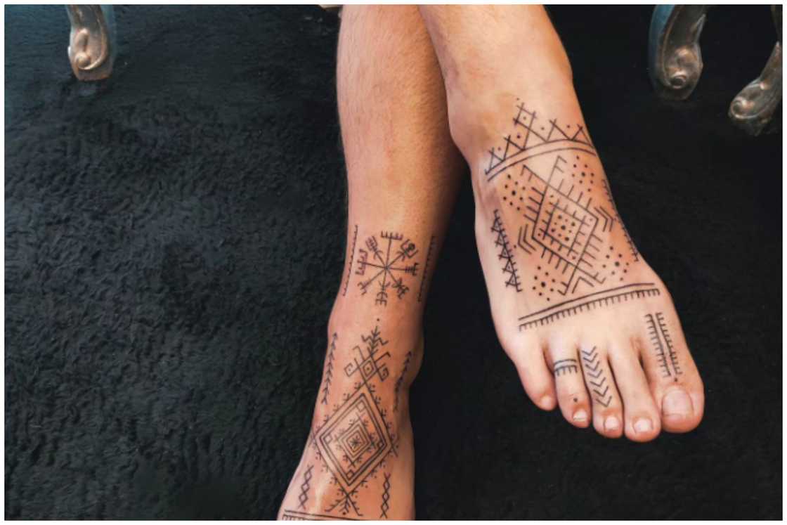 Minimalistic geometric shape Minimalistic geometric shape