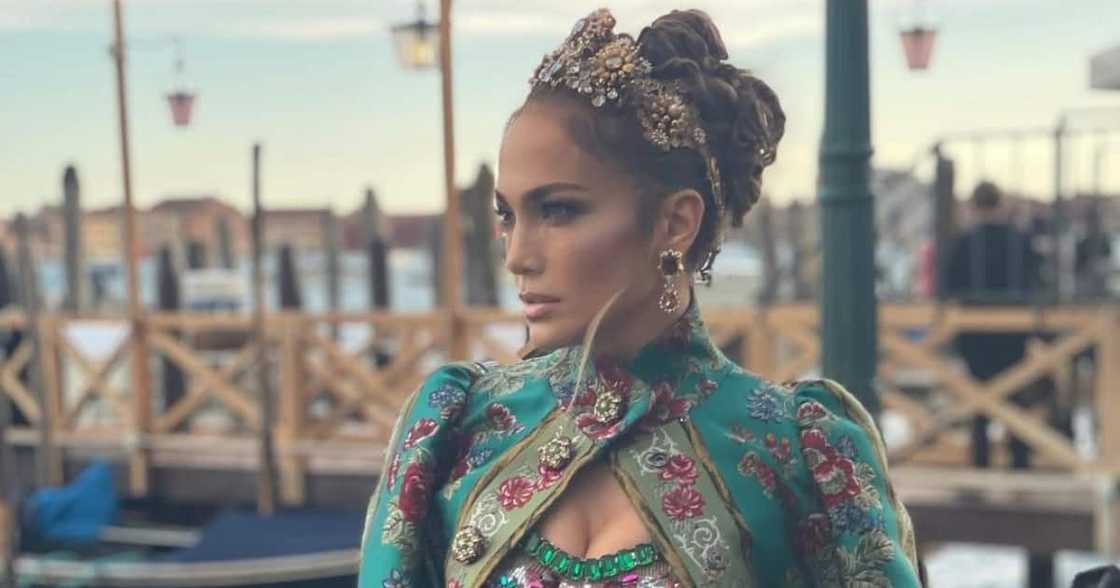 Jennifer Lopez Denies Being Mad at Ben Affleck.