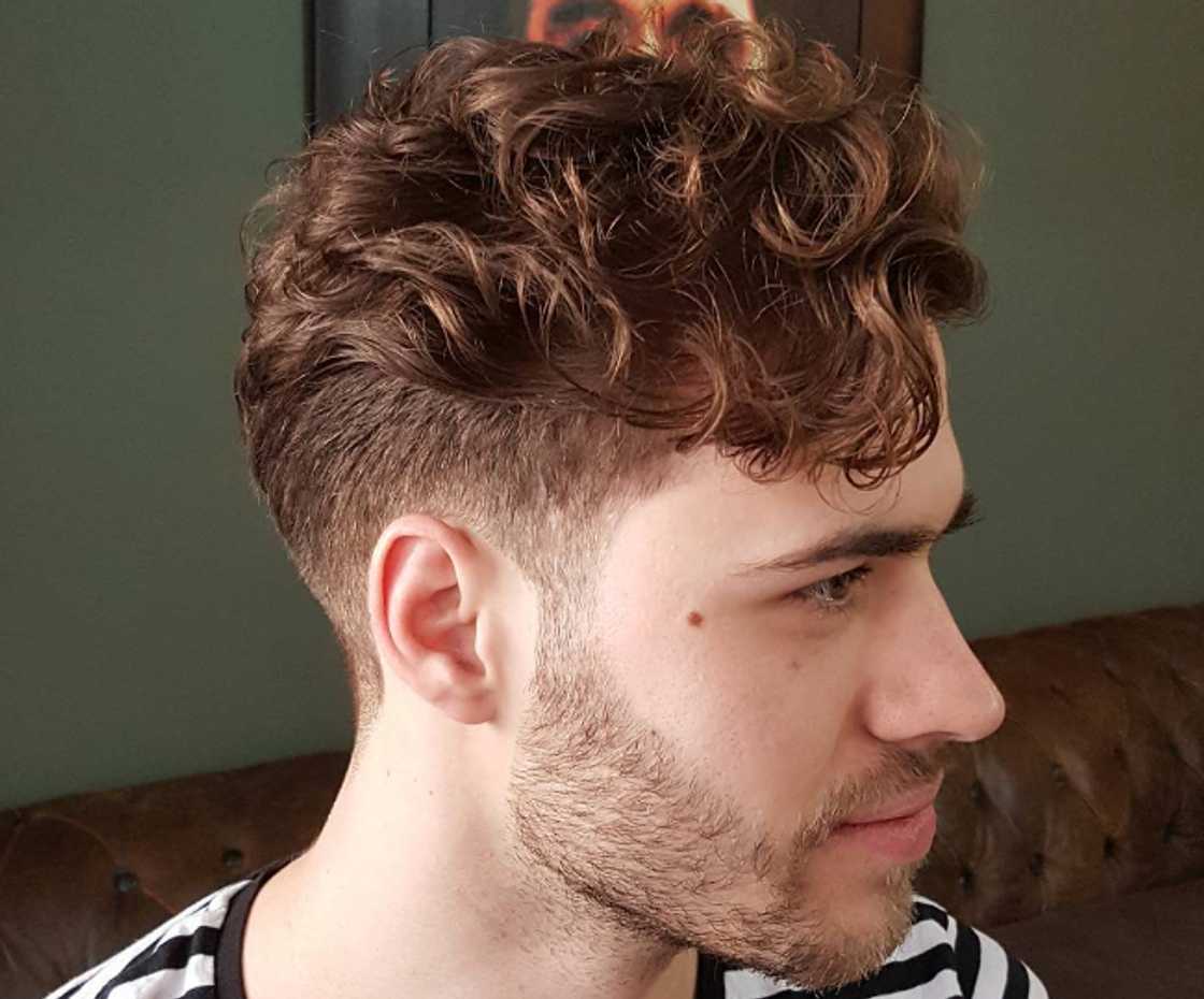 Chestnut taper with a wavy top Chestnut taper with a wavy top
