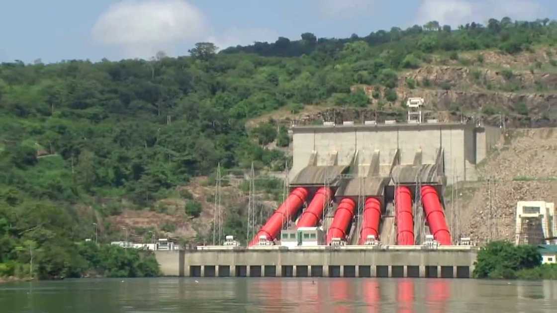 largest man-made lake in the world largest man-made lake in the world