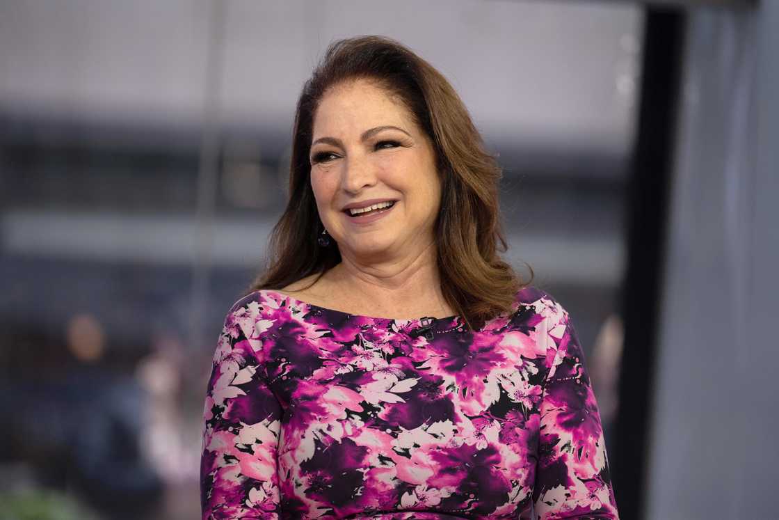 Gloria Estefan faces away in a hallway Gloria Estefan faces away in a hallway