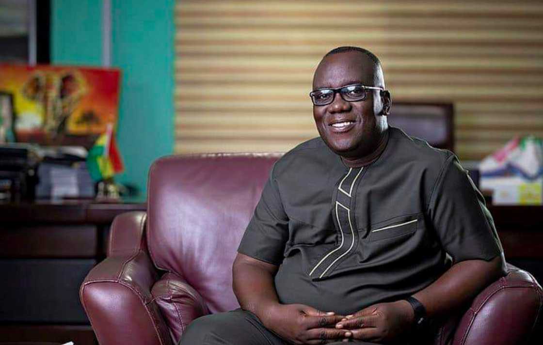 Photo of NPP's Sir John's 'mansion' tombstone pops up ahead of his burial Photo of NPP's Sir John's 'mansion' tombstone pops up ahead of his burial