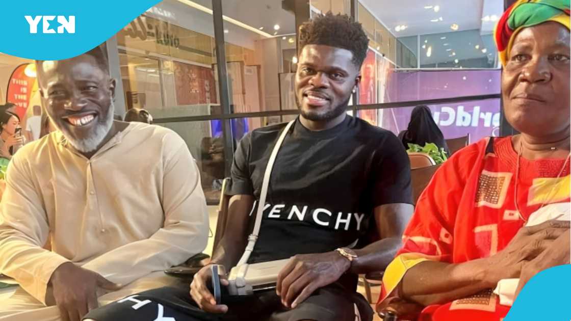 Thomas Partey, Jacob Partey, father, mother, 2022 FIFA World Cup, Qatar. Thomas Partey, Jacob Partey, father, mother, 2022 FIFA World Cup, Qatar.