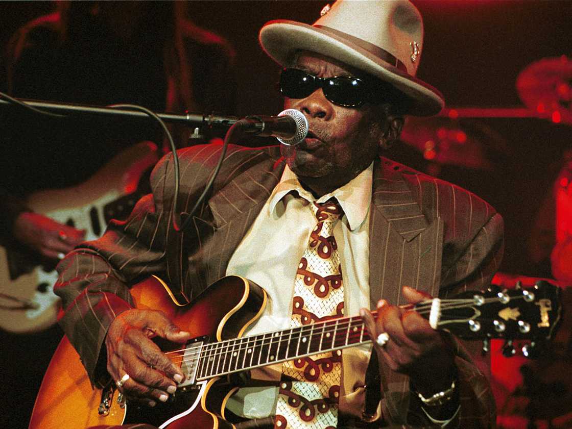 John Lee performs March 1998 at the Las Vegas Hard Rock Hotel. John Lee performs March 1998 at the Las Vegas Hard Rock Hotel.