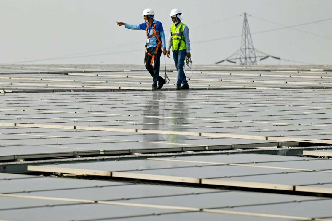 India is building what it boasts will be the world's largest renewable power plant India is building what it boasts will be the world's largest renewable power plant