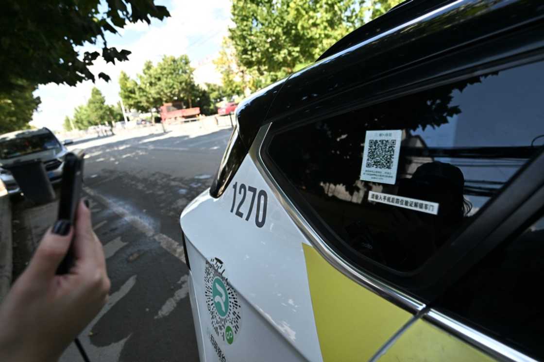 When the driverless car arrives, a phone scans a code on the window to start the rental