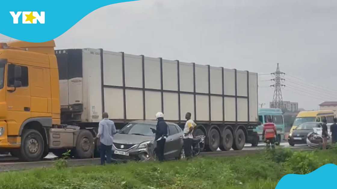 Massive Gridlock On Accra-Tema Motorway After 3-vehicle Crash