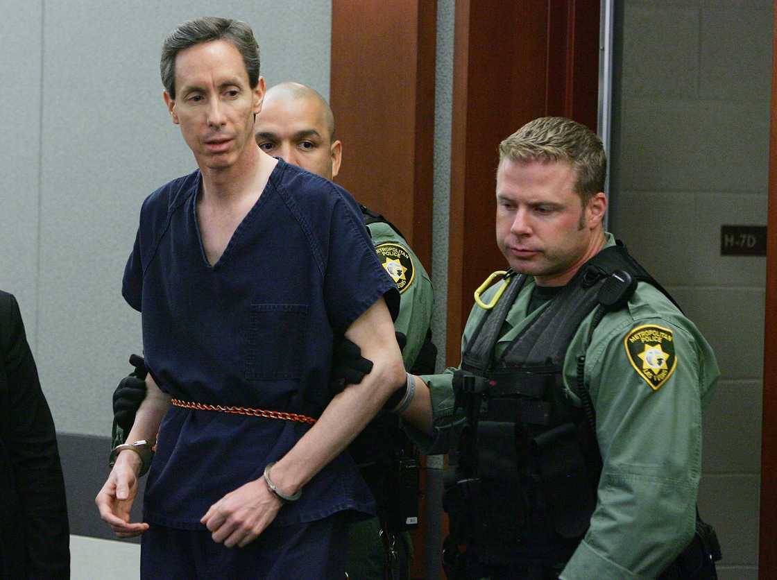 Warren Jeffs (L) is led by Las Vegas Metropolitan Police Department SWAT officers into Las Vegas Justice Court for his extradition hearing at the Regional Justice Centre