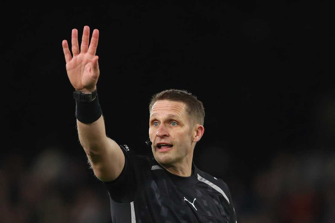 Craig Pawson referee Premier League, Craig Pawson Arsenal vs Manchester United, Premier League referee Craig Pawson in action, Craig Pawson officiating Arsenal match, Arsenal vs Man United referee Craig Pawson, Craig Pawson Premier League official 2026 Craig Pawson referee Premier League, Craig Pawson Arsenal vs Manchester United, Premier League referee Craig Pawson in action, Craig Pawson officiating Arsenal match, Arsenal vs Man United referee Craig Pawson, Craig Pawson Premier League official 2026