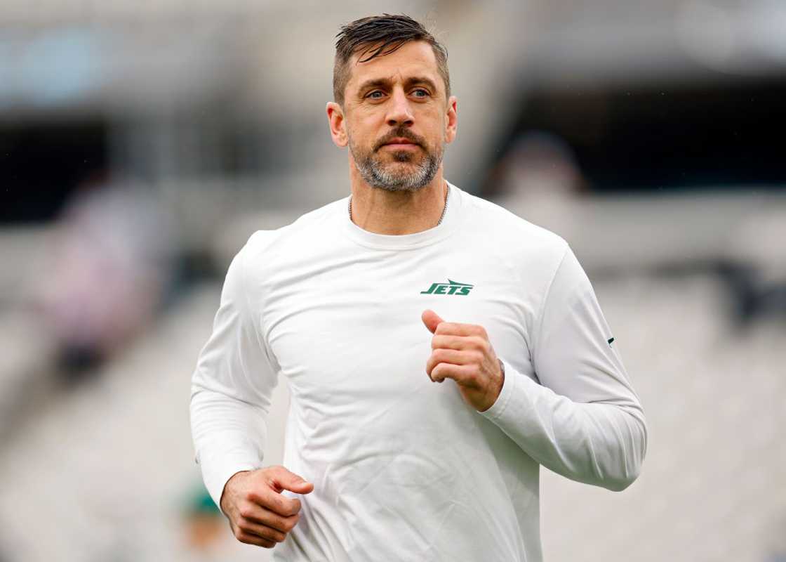 Aaron Rodgers warms up before the game.