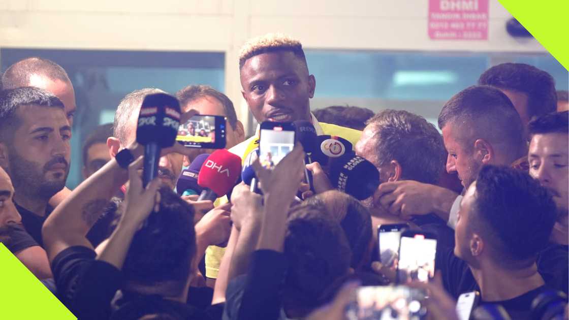 Victor Osimhen was welcomed by fans and journalist in Istanbul on Wednesday morning.