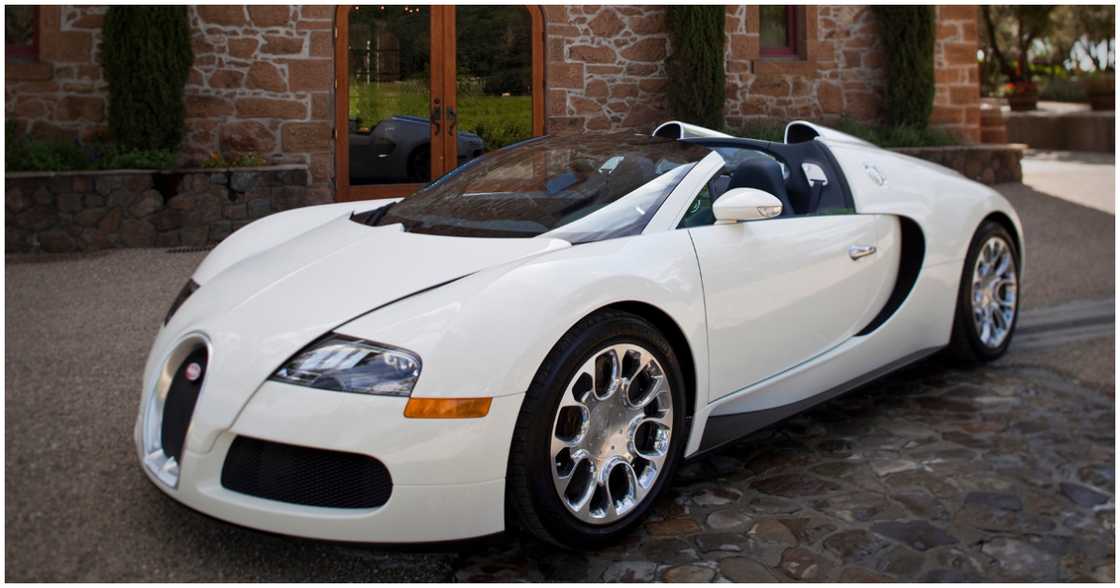 Beyoncé buys Jay-Z a Bugatti Veyron for his 41st birthday Beyoncé buys Jay-Z a Bugatti Veyron for his 41st birthday
