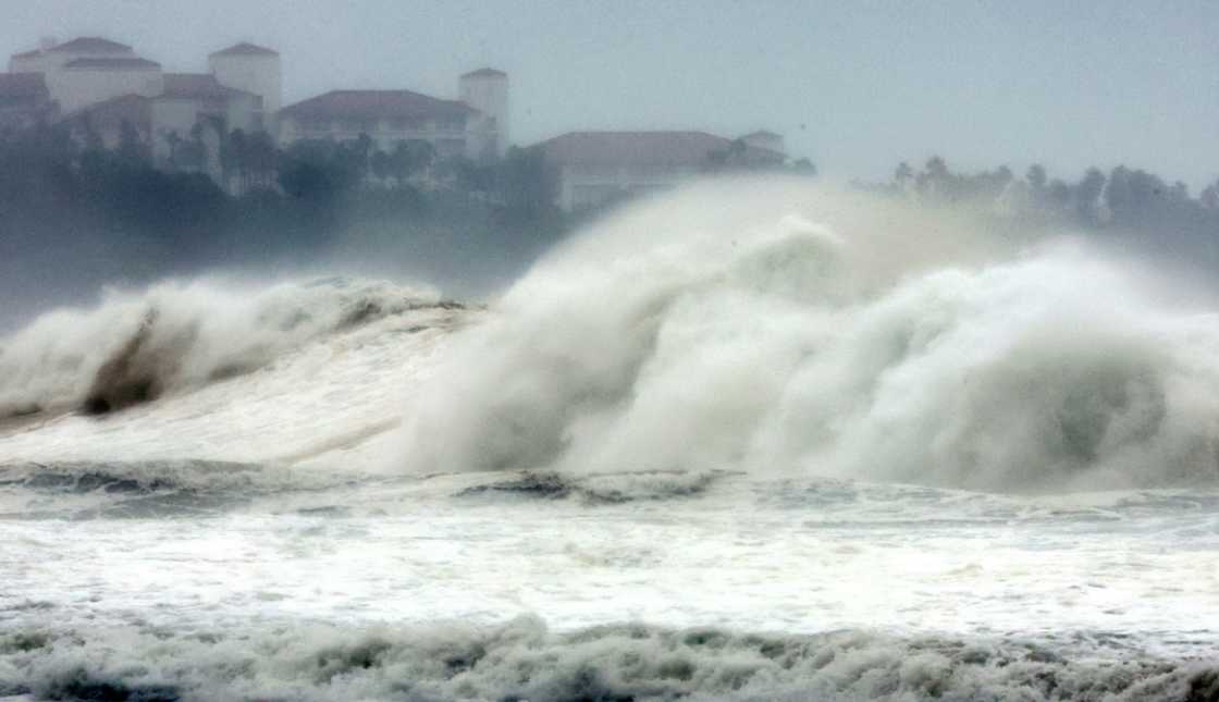 Waves brought by Typhoon Hinnamnor slam into the coast on South Korea's resort island of Jeju Waves brought by Typhoon Hinnamnor slam into the coast on South Korea's resort island of Jeju