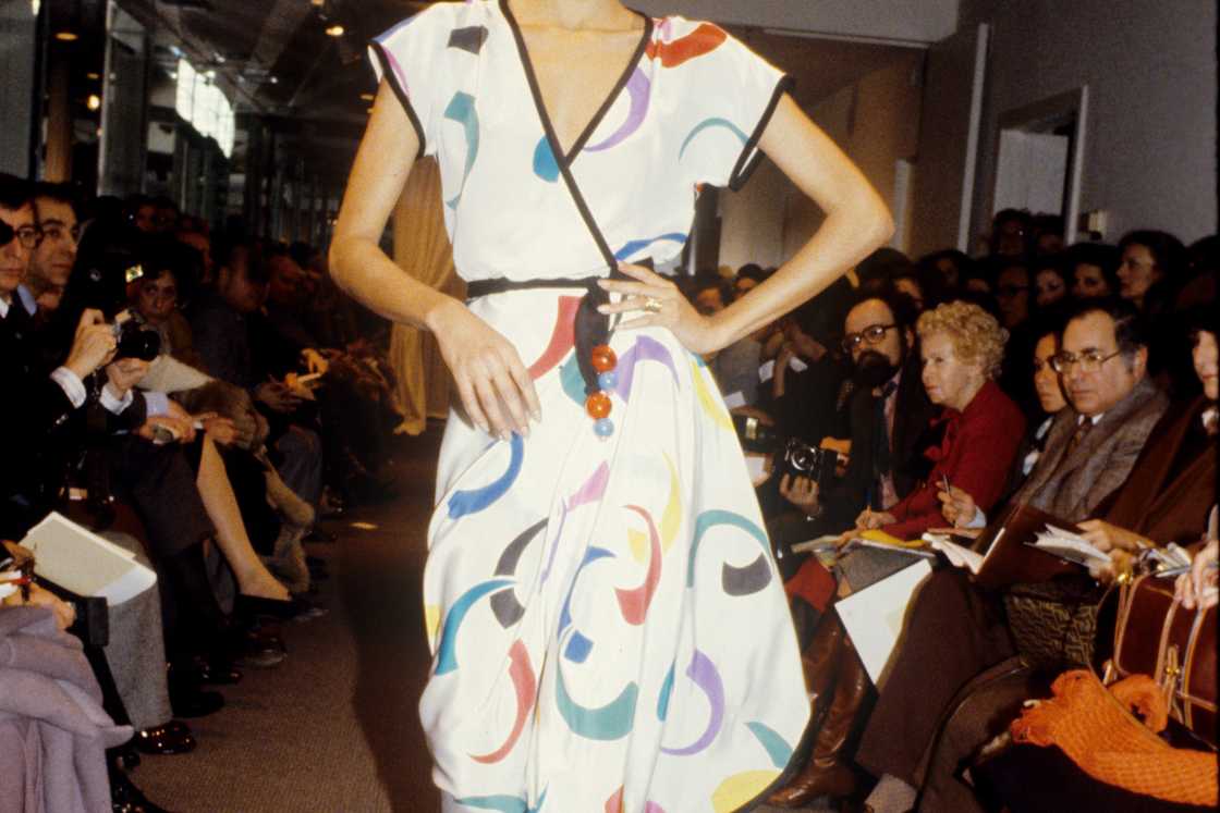 Abstract printed wrap dress in the Oscar de la Renta Summer 1979 show in New York Abstract printed wrap dress in the Oscar de la Renta Summer 1979 show in New York