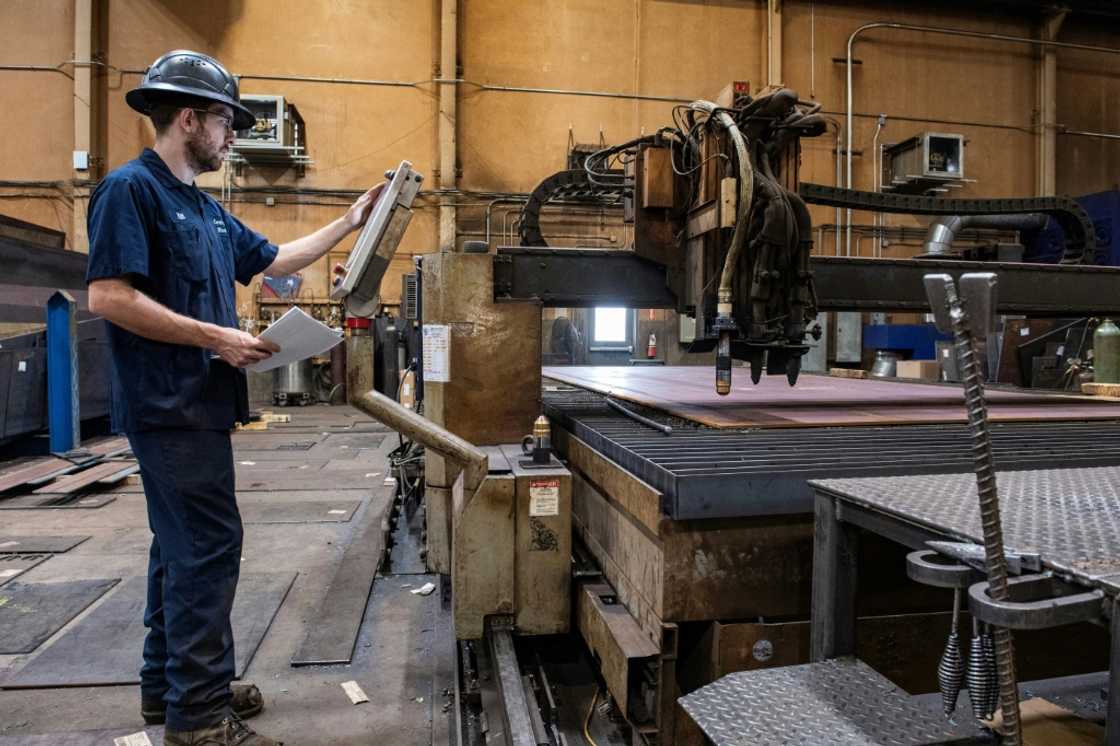 Un trabajador en una planta de productos de acero en Marlborough, Massachusetts el 13 de marzo de 2025 Un trabajador en una planta de productos de acero en Marlborough, Massachusetts el 13 de marzo de 2025