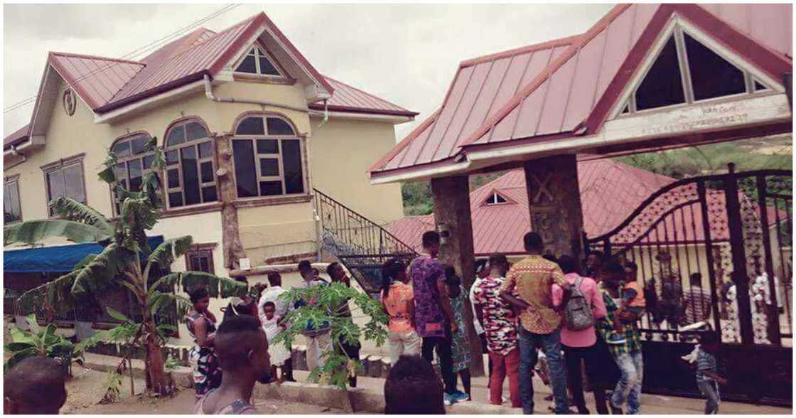 The house Lil Win gave to his mum as a gift The house Lil Win gave to his mum as a gift