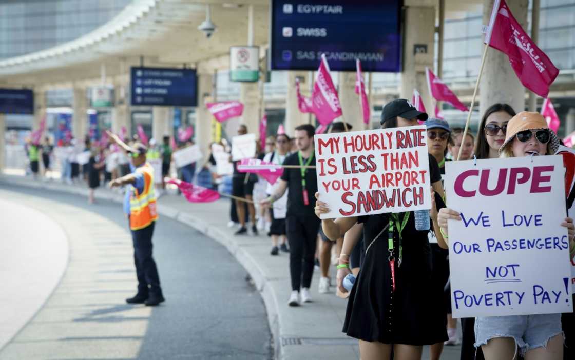 Air Canada flight attendants walked offer the job over a pay dispute Air Canada flight attendants walked offer the job over a pay dispute