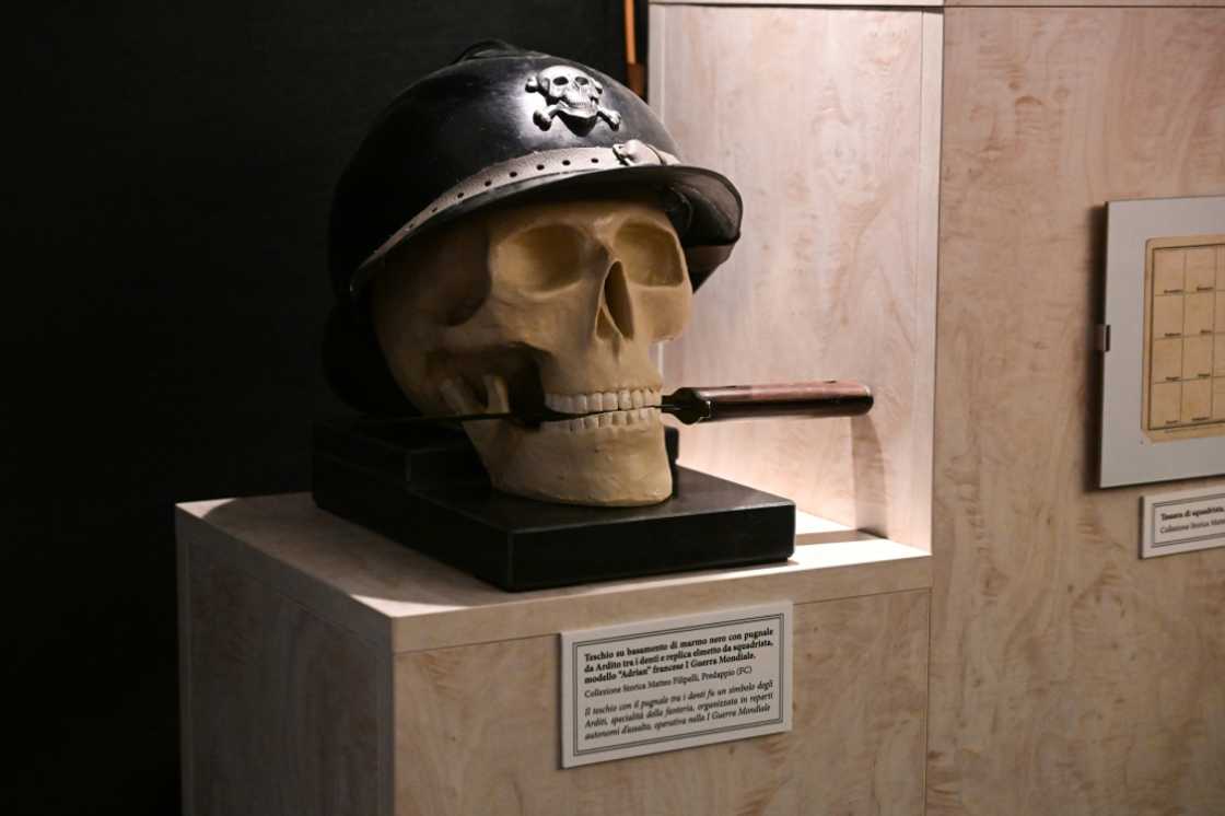 The skull of a soldier in the 'O Roma o Morte' exhibition The skull of a soldier in the 'O Roma o Morte' exhibition