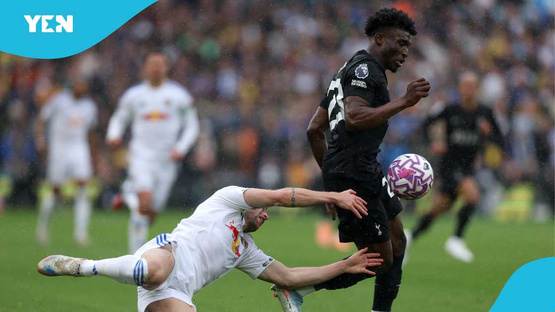 Fan tries to hurt Kudus, Kudus nearly hit by bottle, Mohammed Kudus, Kudus scores debut goal, Kudus scores for Tottenham, Premier League, Tottenham beat Leeds United.