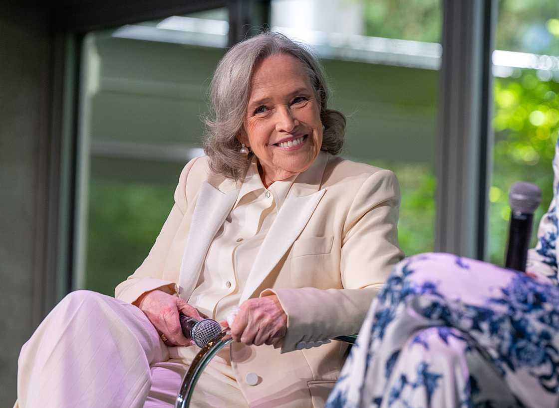 Actress Kathy Bates at the 8th Annual Women In Entertainment Summit Actress Kathy Bates at the 8th Annual Women In Entertainment Summit