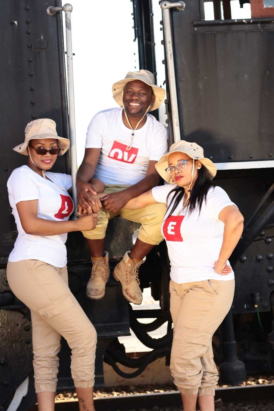 Unapologetically polygamous pastor proudly shows off his 2 wives, many children Unapologetically polygamous pastor proudly shows off his 2 wives, many children