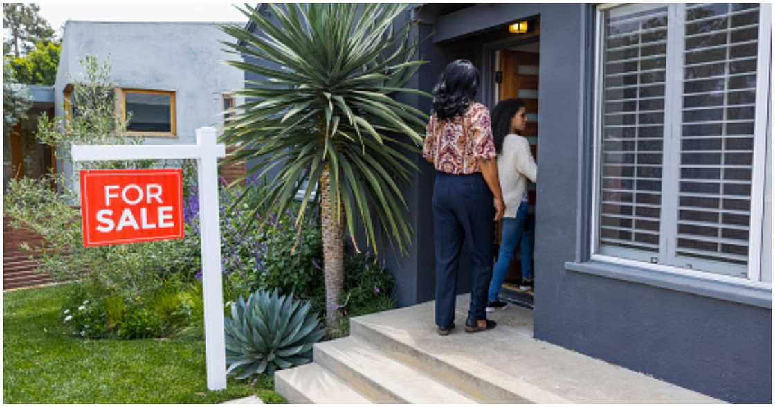 A woman goes to see a house she wants to buy A woman goes to see a house she wants to buy