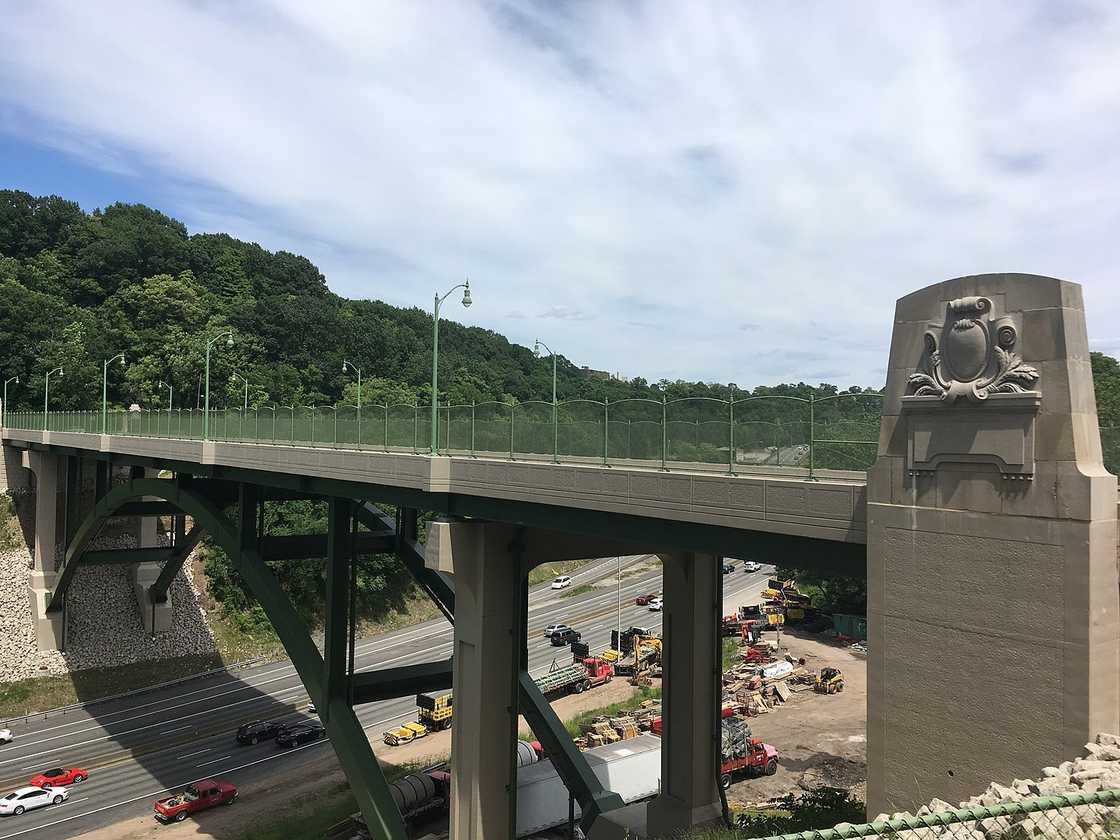 How many bridges are in Pittsburgh How many bridges are in Pittsburgh